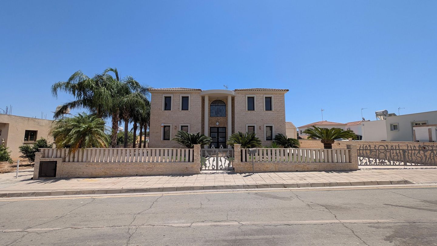 Four-Bedroom mansion in Livadia, Larnaca — property for sale in Larnaca, Livadion L/Kas, Cyprus