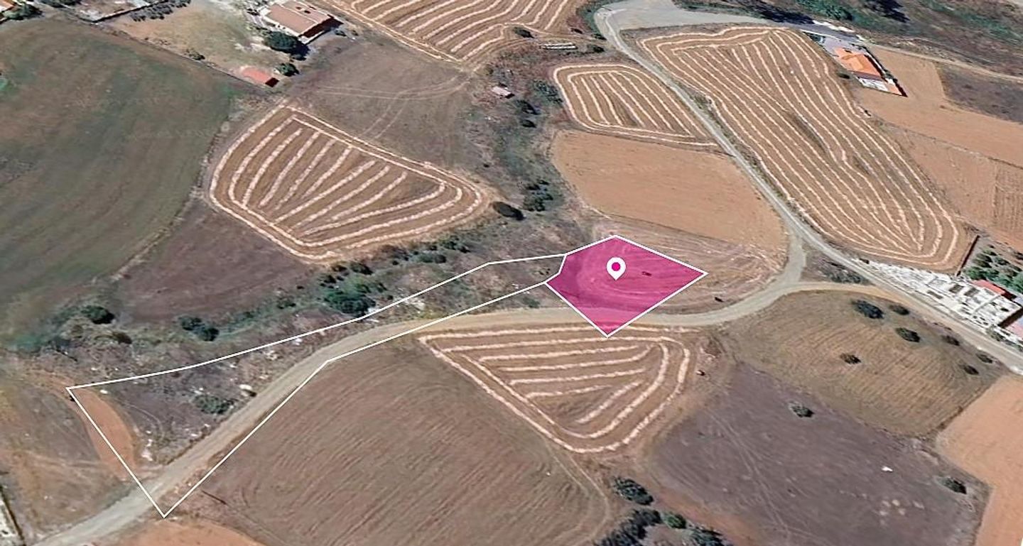 Distributed Share of a residential field in Palaiometocho, Nicosia